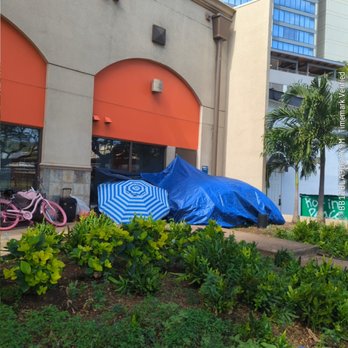Public Storage - More homeless tents. - Self Storage Near Me - Honolulu, Hawaii