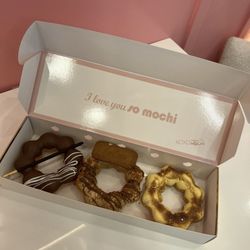 Marry Me Mochi- Woodside Square - Chocolate, Lotus Biscoff and Crème Brûlée Mochi Donuts