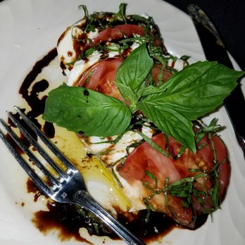 Connected Restaurant - Caprese - Italian Near Me - Peoria, Illinois