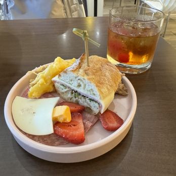 Escape Lounges - Airport Lounges Near Me - Oakland, California