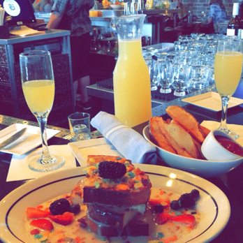 Bosscat Kitchen & Libations - Mimosas & fruity pebbles French toast - New American Near Me - Houston, Texas Bosscat Kitchen & Libations - Mimosas & fruity pebbles French toast - New American Near Me - Houston, Texas