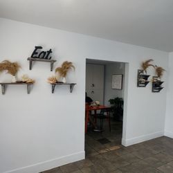 Cafe Crisp - Inside - small dining area through the door way