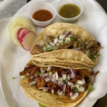 Seis Hermanas - Chorizo and chicken tacos in corn tortillas - Mexican Near Me - Conyers, Georgia