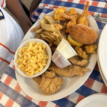 T-Bone Tom's - Fried Schooner Platter - Barbeque Near Me - Kemah, Texas T-Bone Tom's - Fried Schooner Platter - Barbeque Near Me - Kemah, Texas