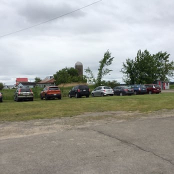 FraiseBec - Parking - Farms Near Me - Sainte-Anne-des-Plaines, Quebec