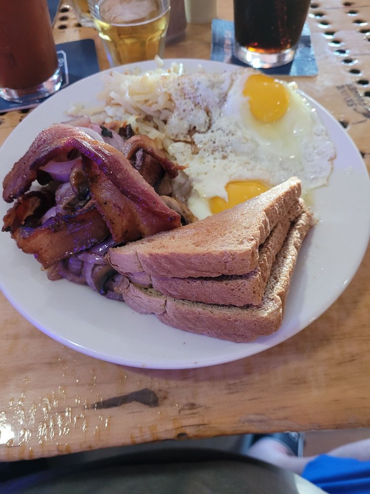 Buzdums Pub & Grill