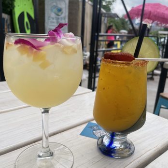 Azul - White Peach Sangria and Spicy Mango Margarita - Seafood Near Me - Chicago, Illinois