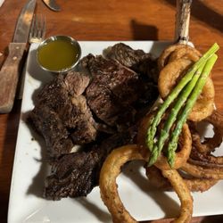 Mormon Lake Lodge Steakhouse & Saloon - Tomahawk steak and onion rings