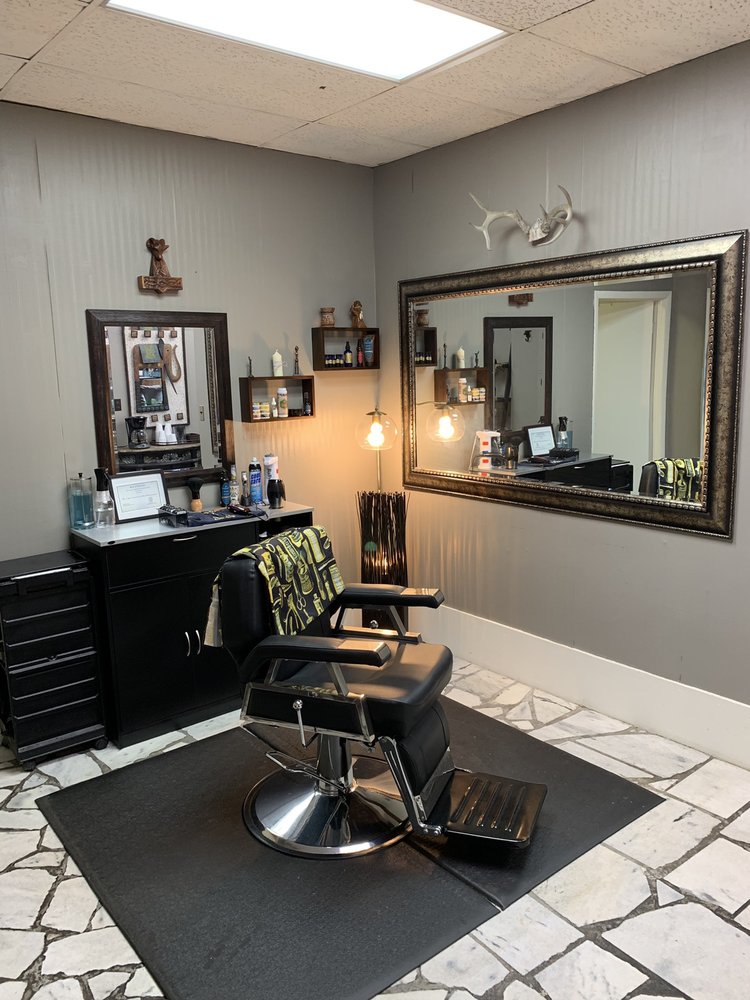 BARBERIAN Updated September 2024 15 Photos 1904 Knob Creek Rd, Johnson City, Tennessee