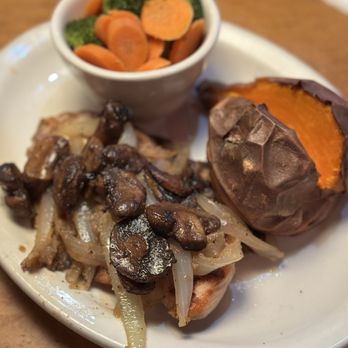 Texas Roadhouse - Sautéed mushroom and onion chicken breast - Steakhouses Near Me - Indio, California Texas Roadhouse - Sautéed mushroom and onion chicken breast - Steakhouses Near Me - Indio, California