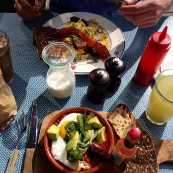 Café Auto - Breakfast: autos favourite and scramble eggs with bacon - Breakfast & Brunch Near Me - Copenhagen, 84 Café Auto - Breakfast: autos favourite and scramble eggs with bacon - Breakfast & Brunch Near Me - Copenhagen, 84