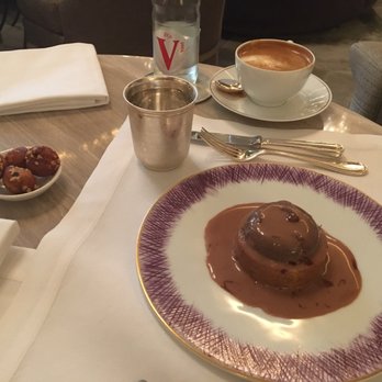 Hôtel de Crillon - Hazelnut chocolate sauce served on your pastry at the table - Hotels Near Me - Paris, 75