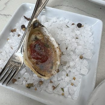 Willi's Seafood & Raw Bar - Seafood Near Me - Healdsburg, California
