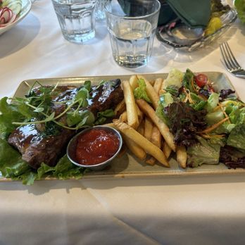 Woodys at Del Mesa - Grilles steak frites. - Salad Near Me - Carmel, California Woodys at Del Mesa - Grilles steak frites. - Salad Near Me - Carmel, California