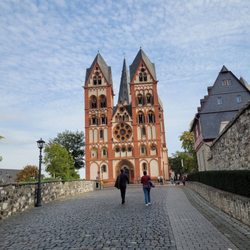 Limburger Altstadt - Dom zu Limburg.  Älter als der Kölner Dom.  Mit einer Bauzeit von damals nur 55 Jahren!
