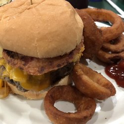 Crazy Mary's Cafe - Uff da burger