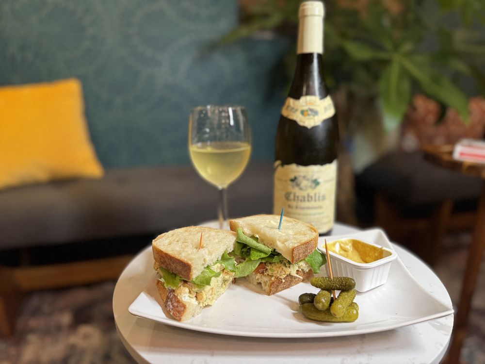 Dorothy's Wine Bar — Marina District