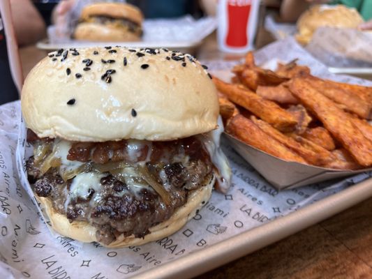 La Birra Bar (Burgers) - Wynwood by null