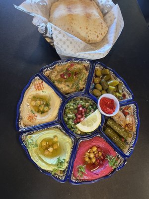 Izz Cafe by null