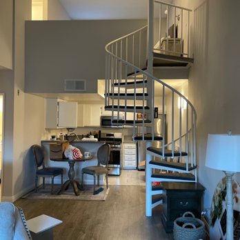 Sinatra Movers - The staircase is very narrow and steep - Movers Near Me - Los Angeles, California Sinatra Movers - The staircase is very narrow and steep - Movers Near Me - Los Angeles, California