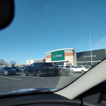 LL Bean - storefront - Outdoor Gear Near Me - Indianapolis, Indiana