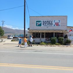 Garey Store - Great place to stop for lunch!