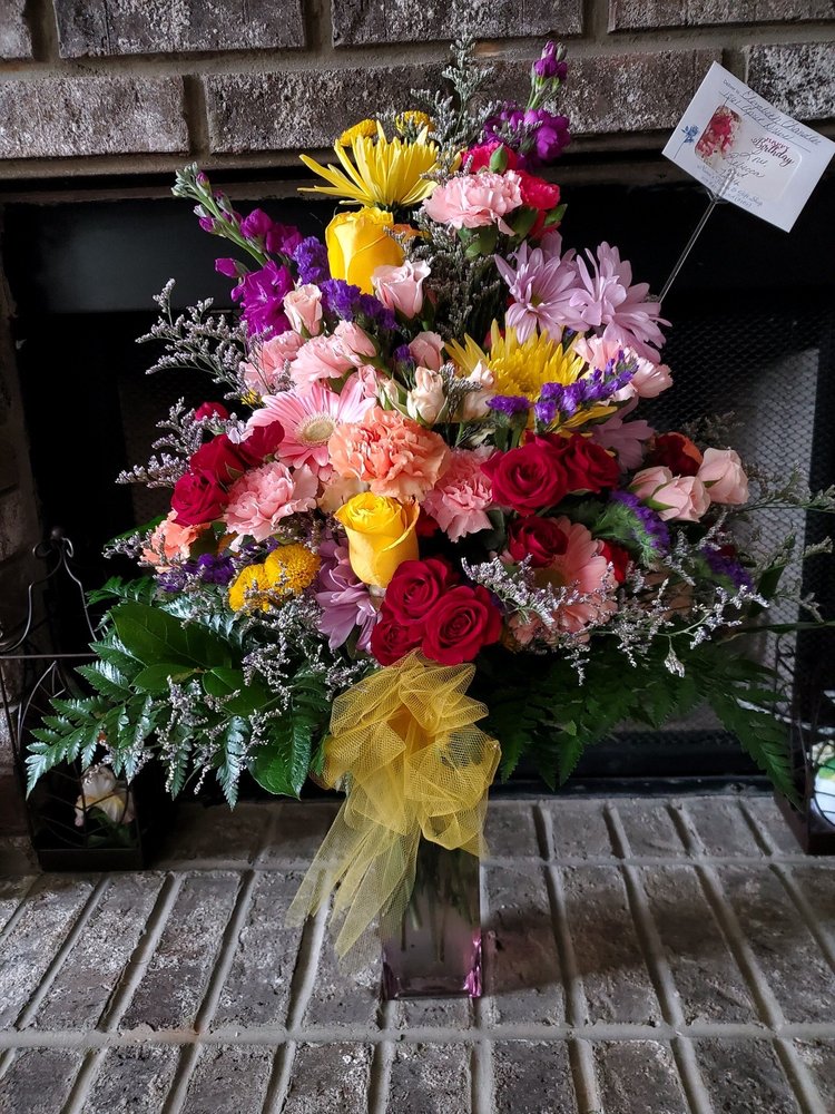 NANA’S FLOWER & GIFT SHOP 8346 Old Highway 31, Morris, Alabama