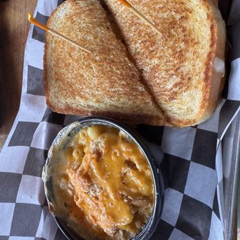 Daddy Mac's Down Home Dive - American Near Me - Asheville, North Carolina