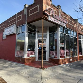 Pauline's - Exterior - Diners Near Me - Chicago, Illinois