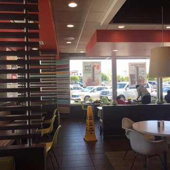 McDonald's - Interior (1): An overall posh and upscale location on a busy Delaware highway. Eco-friendly, soothing, and a delight. (4/23/2017) - Fast Food Near Me - New Castle, Delaware
