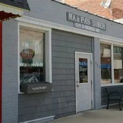 Ma & Pa's Diner - Sidewalk view