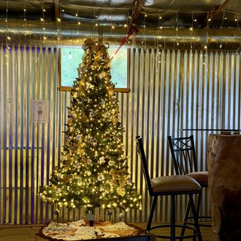 Ziveli Winery - December 6, 2025 - The tasting room is decorated for Christmas. - Wineries Near Me - Fresno, California Ziveli Winery - December 6, 2025 - The tasting room is decorated for Christmas. - Wineries Near Me - Fresno, California