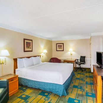 La Quinta Inn by Wyndham Eagle Pass - Guest room - Hotels Near Me - Eagle Pass, Texas La Quinta Inn by Wyndham Eagle Pass - Guest room - Hotels Near Me - Eagle Pass, Texas