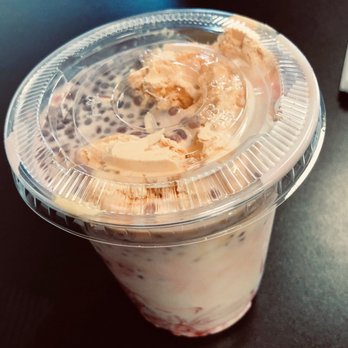 Tahoora Sweets & Bakery - Falooda w/ Mango Ice Cream - Indian Near Me - Chicago, Illinois