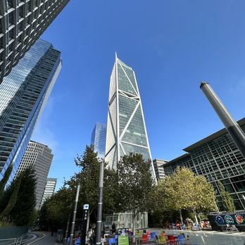 Salesforce Park - Amazing view with all the skyscrapers surrounding the park - Parks Near Me - San Francisco, California