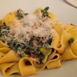 Lina Stores Restaurant - Pappardelle con ragu di salsiccia di agnello