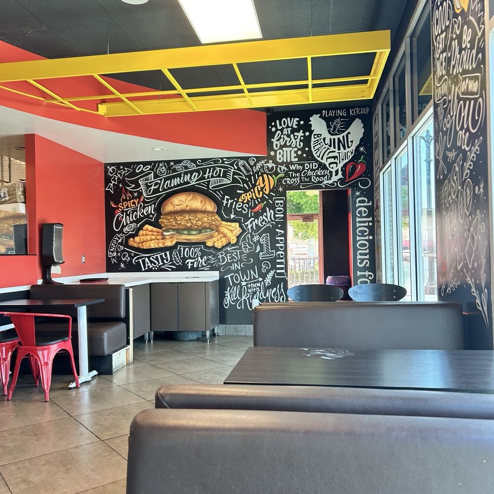 Flaming Chicken - Dining area - Chicken Shop Near Me - Porterville, California