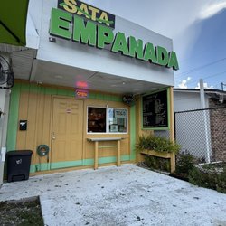 Sata Empanada - Outside area