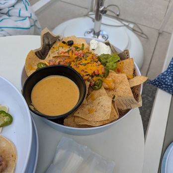 Queensbreak Restaurant - Normal nachos - New American Near Me - Honolulu, Hawaii