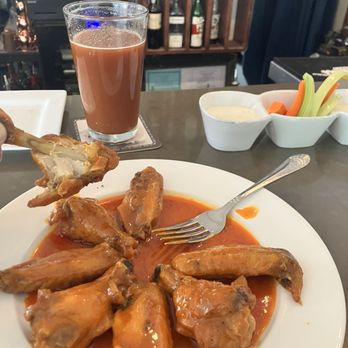 Up The Creek - Wings with Red's - American Near Me - Vail, Colorado