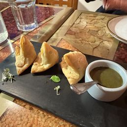 Samosas Samosas