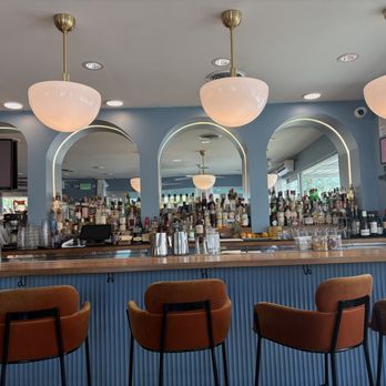 Lost Property - Lovely Bar Area - Cocktail Bars Near Me - Palm Springs, California