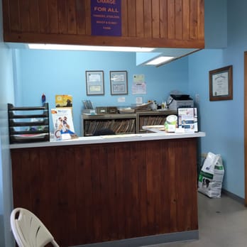 Severn Square Veterinary Hospital - Waiting room and front desk - Veterinarians Near Me - Severn, Maryland