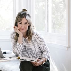 Hannah Chester Photography - I help small to medium-sized businesses grow their audiences, build influence, and drive traffic using social media and content strategy.