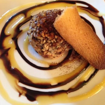 Locanda del Bracconiere - Profiteroles di gelato - Italian Near Me - Deruta, PG Locanda del Bracconiere - Profiteroles di gelato - Italian Near Me - Deruta, PG