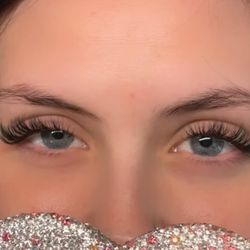 Jessenia's Beauty Studio - Volume lash extensions