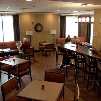 Hampton Inn Burlington - Reception - Hotels Near Me - Burlington, Wisconsin Hampton Inn Burlington - Reception - Hotels Near Me - Burlington, Wisconsin