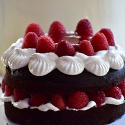 The Cupcake Boss - Gluten free/Vegan raspberry meringue chocolate