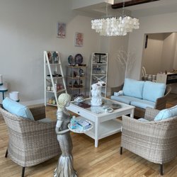 Duchess's Psychic Readings N Crystal Gifts - This is my waiting room in my gift shop room