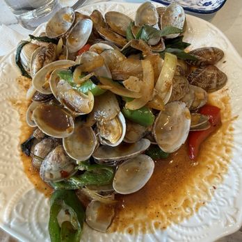 Niyom Thai Kitchen - Clam with Basil Sauce - Thai Near Me - Flushing, New York